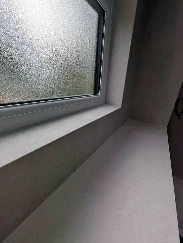 Mitred tiled window sill