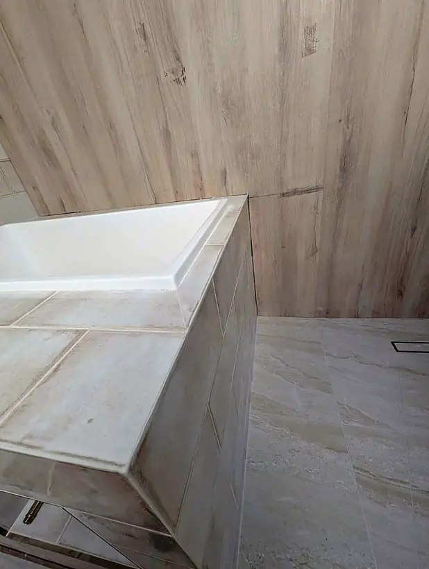 Mitred corners on a tiled bath panel